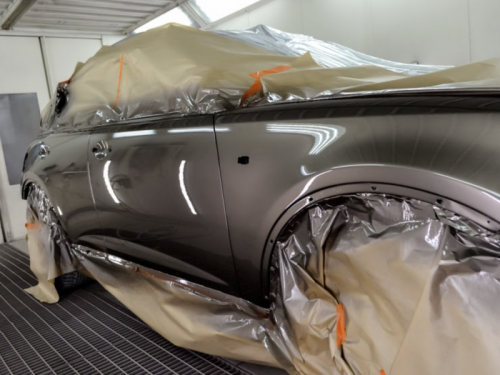 Carrossier pour redressage et debosselage de voiture